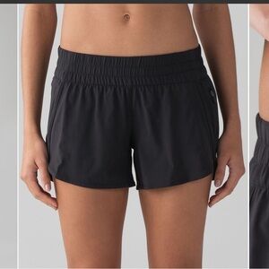 Lululemon Tracker Short V *4” - Size 6